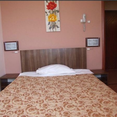 Plaisir Hotell Ploieşti Exteriör bild