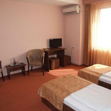 Plaisir Hotell Ploieşti Exteriör bild