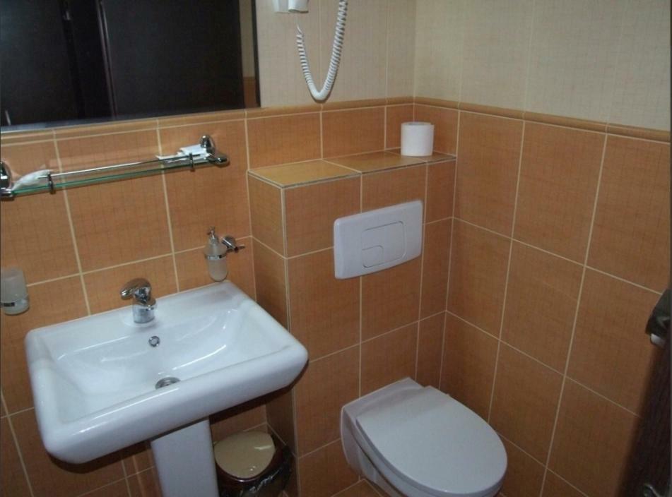Plaisir Hotell Ploieşti Exteriör bild