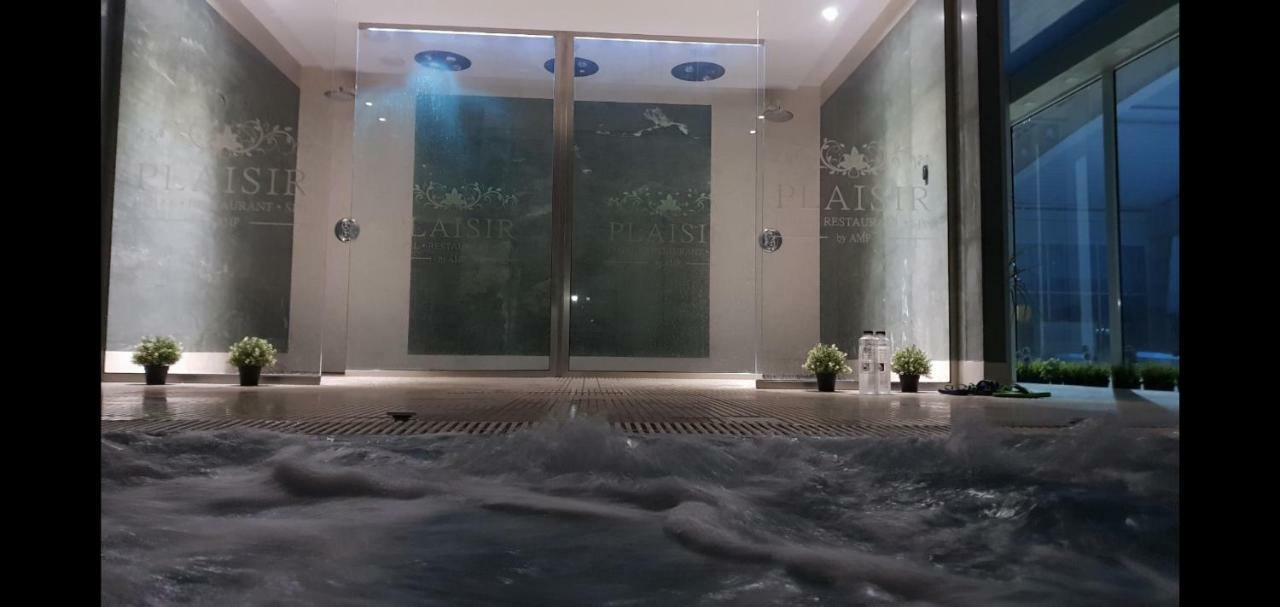 Plaisir Hotell Ploieşti Exteriör bild